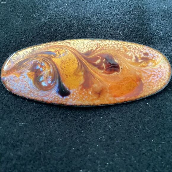Vintage metal enamel pin brooch. J0058 - Picture 1 of 6